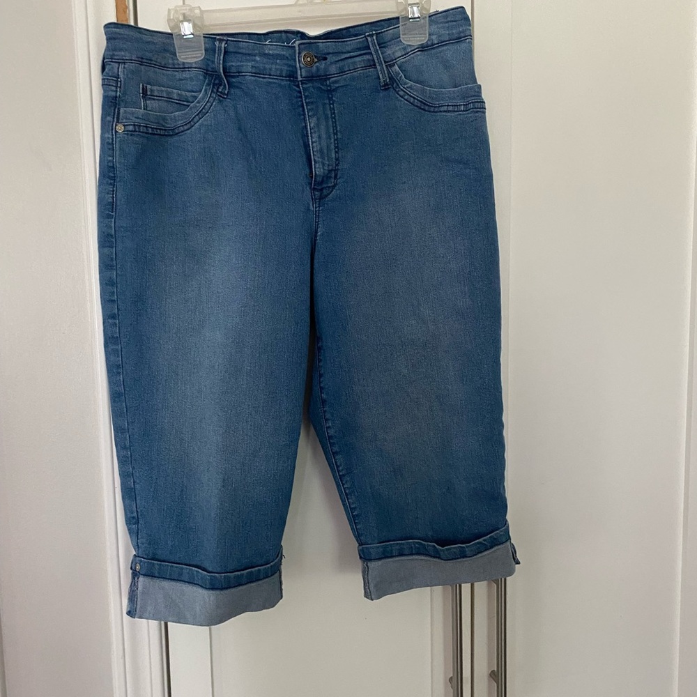 Gloria Vanderbilt Jean Culottes, size 12